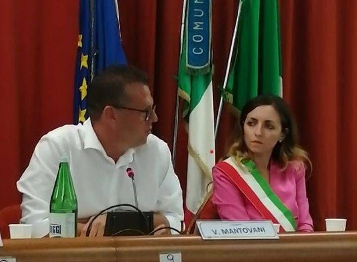 Senago, scontro nella Lega dopo il ribaltone in giunta: sezione in rivolta, ma il regionale conferma l’appoggio a Beretta Senago Mantovani Beretta