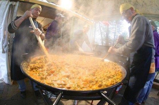 A Cesate si prepara la “Festa in viola” per i 40 anni della Croce viola Croce viola paella