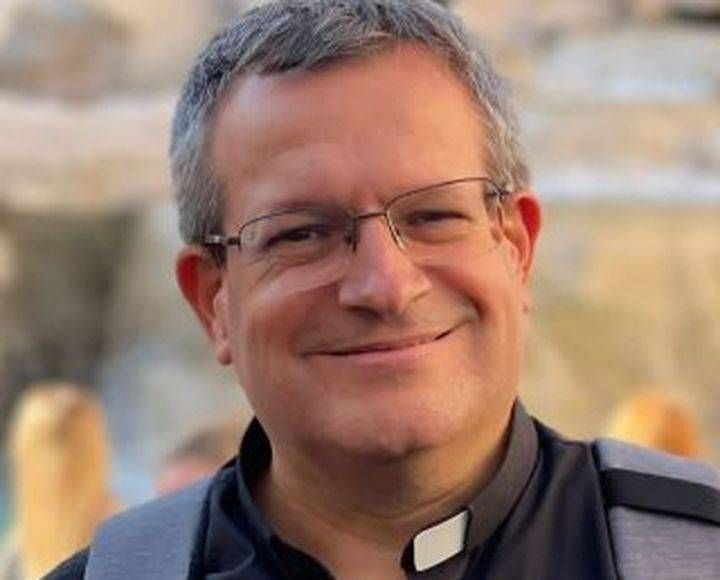 Morto il parroco di Limbiate don Massimo Donghi, aveva solo 55 anni, ad agosto aveva annunciato la sua malattia Don Massimo Donghi Limbiate