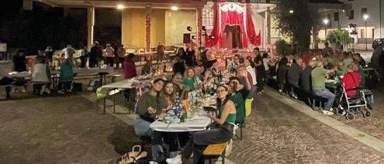 Bollate, cena in piazza: prima il disturbatore, poi anche i vandali Bollate cena disturbatore vandali
