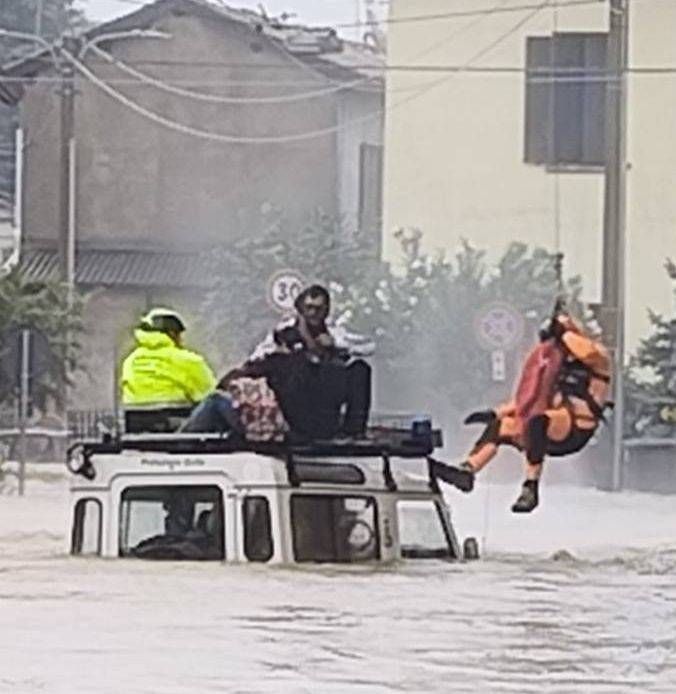 Maltempo, esondazione Seveso: situazione critica, i Vigili del fuoco hanno chiesto rinforzi dal Veneto | VIDEO cabiate esondazione seveso