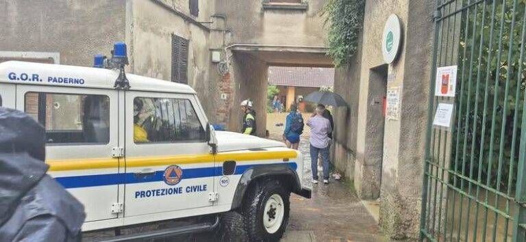Maltempo, esondazone del Seveso a Paderno Dugnano, evacuato un intero cortile, disagi anche a Senago PAderno cortile evacuato Seveso