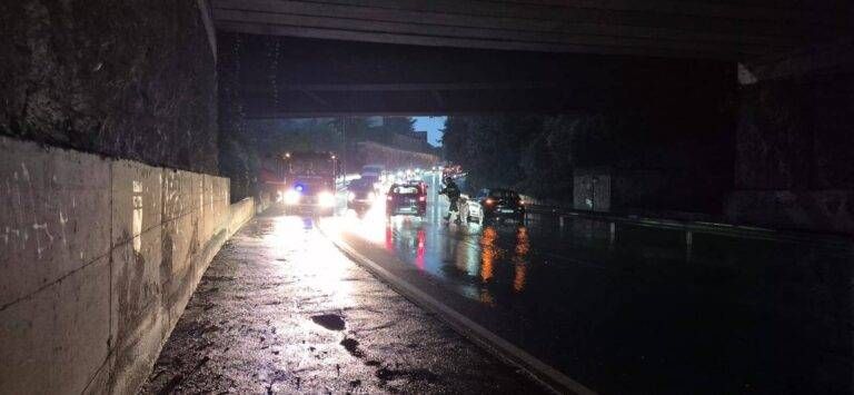 Maltempo, piogge sul Nord Milano, sottopassi allagati, incidente e traffico in tilt tra Senago e Paderno Dugnano maltempo piogge sottopasso Paderno