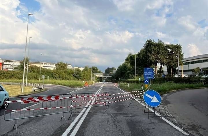 Saronno-Monza chiusa a Limbiate per il sottopasso allagato, code sulla Comasina Saronno-Monza sottopasso chiuso Limbiate