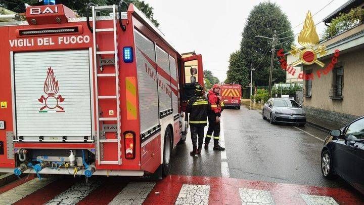 Maltempo, ancora disagi per i treni e strade, scuole chiuse Vigili fuoco alluvione