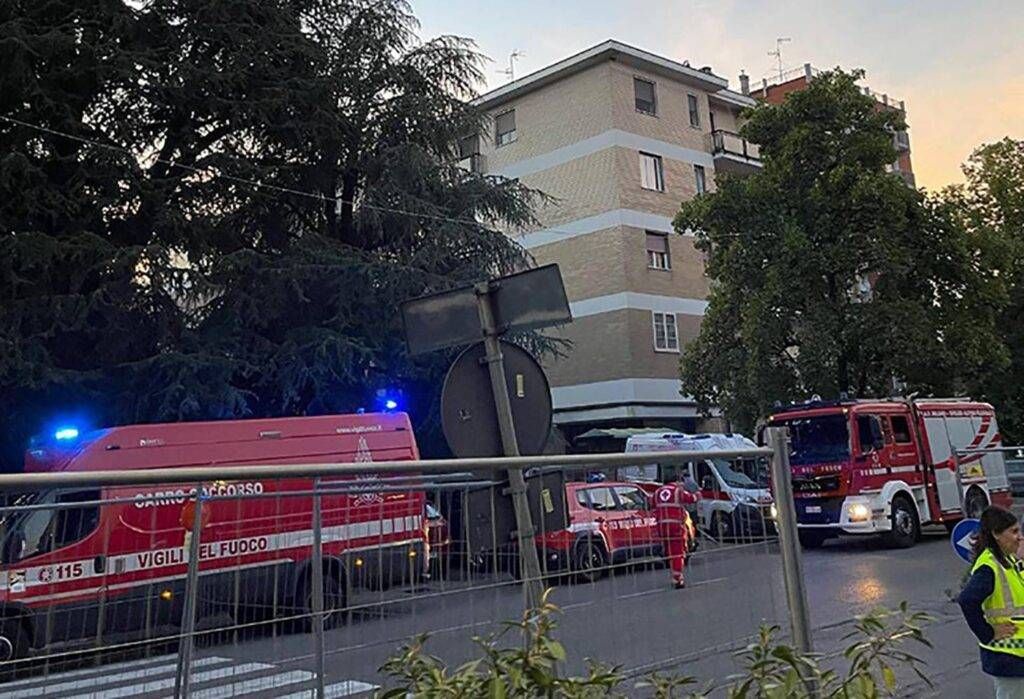 Bresso, incendio in un box: maxi intervento dei vigili del fuoco incendio bresso 2 1024x699