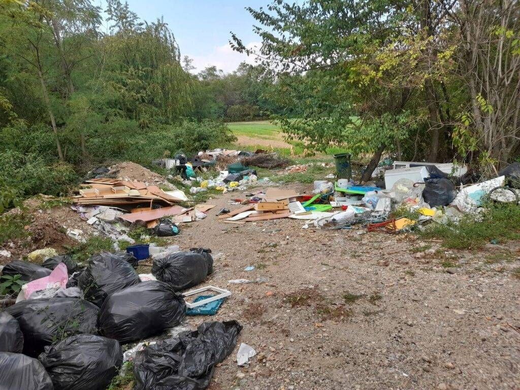 Caronno, sacchi neri e inciviltà: multe fino a 160 euro rifiuti aaaaa 1024x768