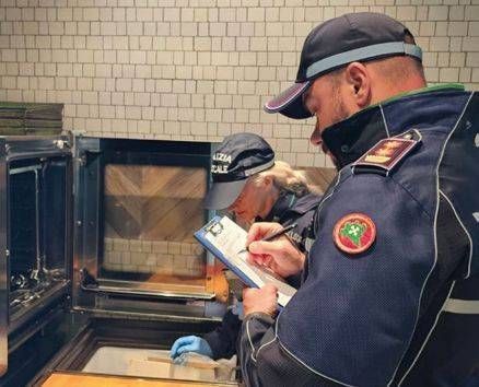 Garbagnate, controlli della Polizia locale, sala giochi sotto il barbiere e droga nel parco Garbagnate controlli sanzioni PL
