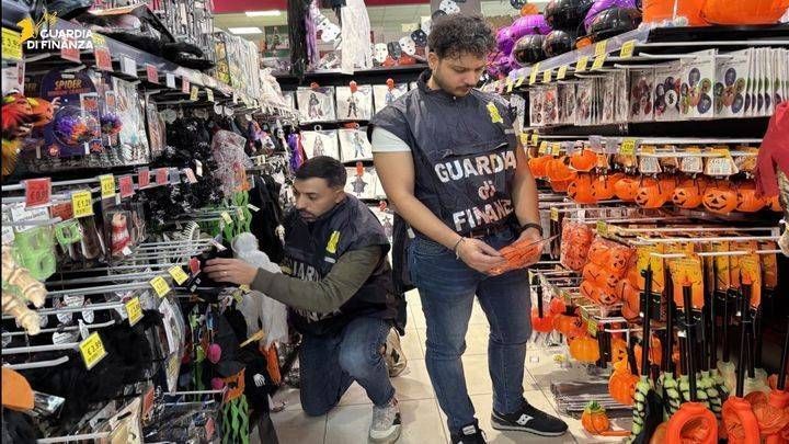 Halloween, 155mila prodotti contraffatti e non sicuri sequestrati a Seregno Halloween sequestro