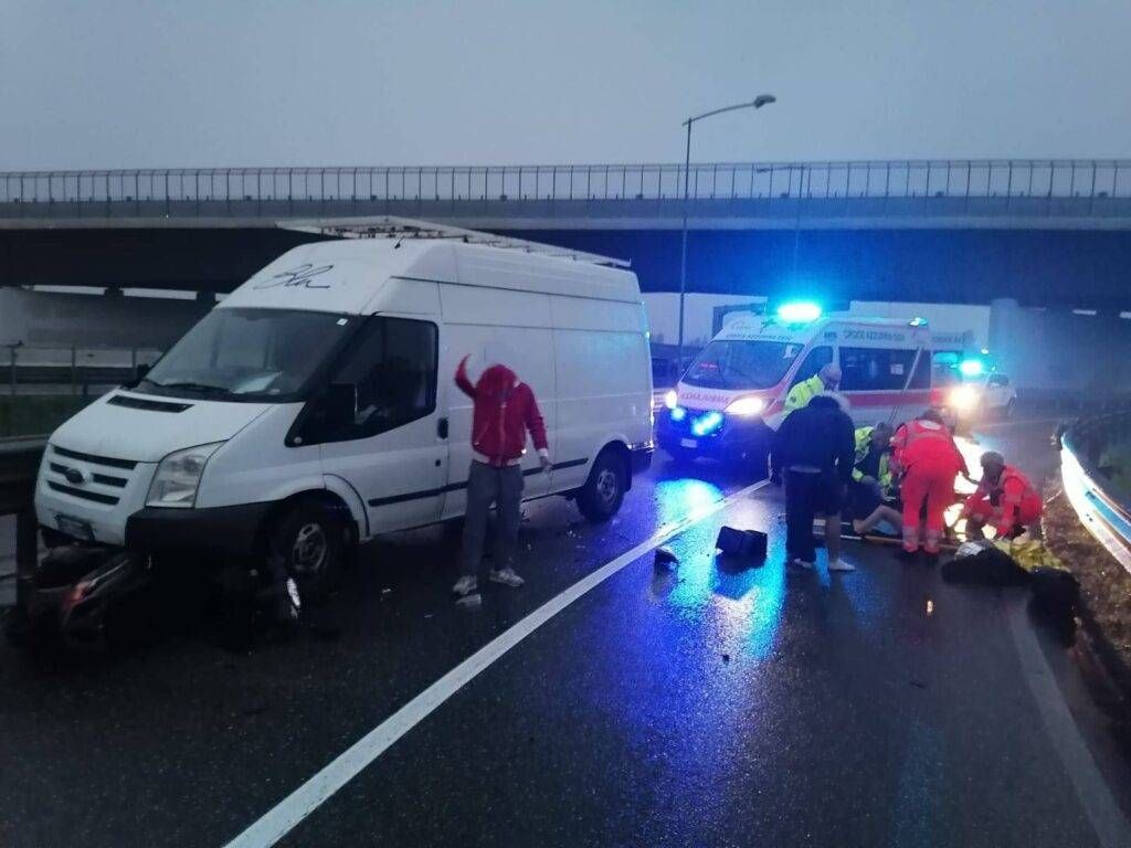 Incidente a Origgio: due ragazzi cadono dalla moto Immagine WhatsApp 2025 10 20 ore 19.10.55 f7767531 1024x768