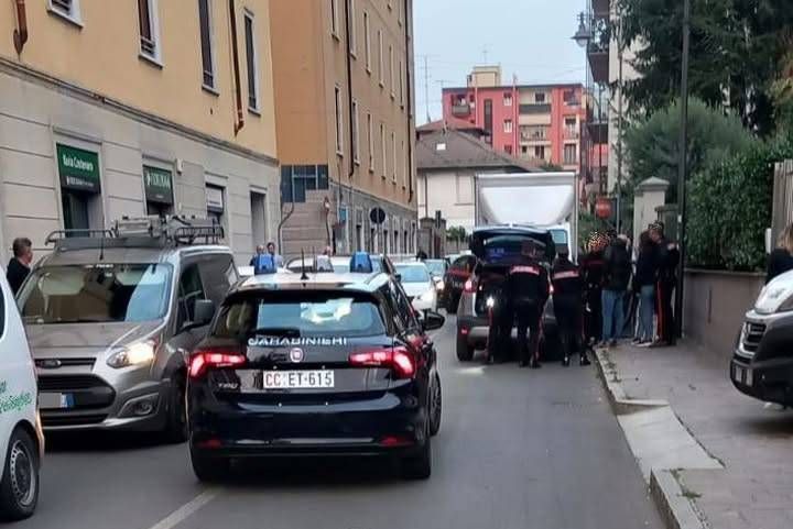 Inseguimento tra Senago e Bollate, schianto, fuga a piedi e arresto inseguimento bollate senago