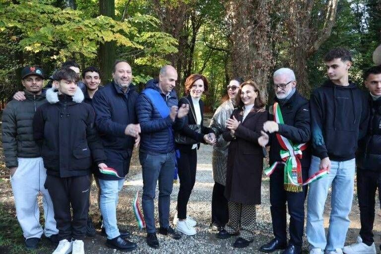 Nuovo percorso pedonale per l’Istituto Agrario di Limbiate nell’area dell’ex ospedale psichiatrico di Mombello Limbiate vialetto Mombello Agrario