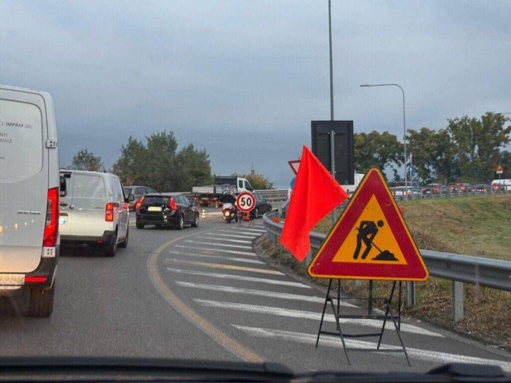 Milano-Meda, lavori allo svincolo per la Rho-Monza, code e rallentamenti Milano-Meda code traffico