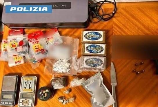 Cormano, droga, armi ed esplosivo in pizzeria, arrestato il titolare | VIDEO cormano droga armi pizzeria