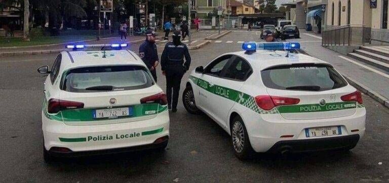 Guida da 7 anni con patente revocata, già fermato il giorno prima, passa col rosso: denunciato Rho patente revocata