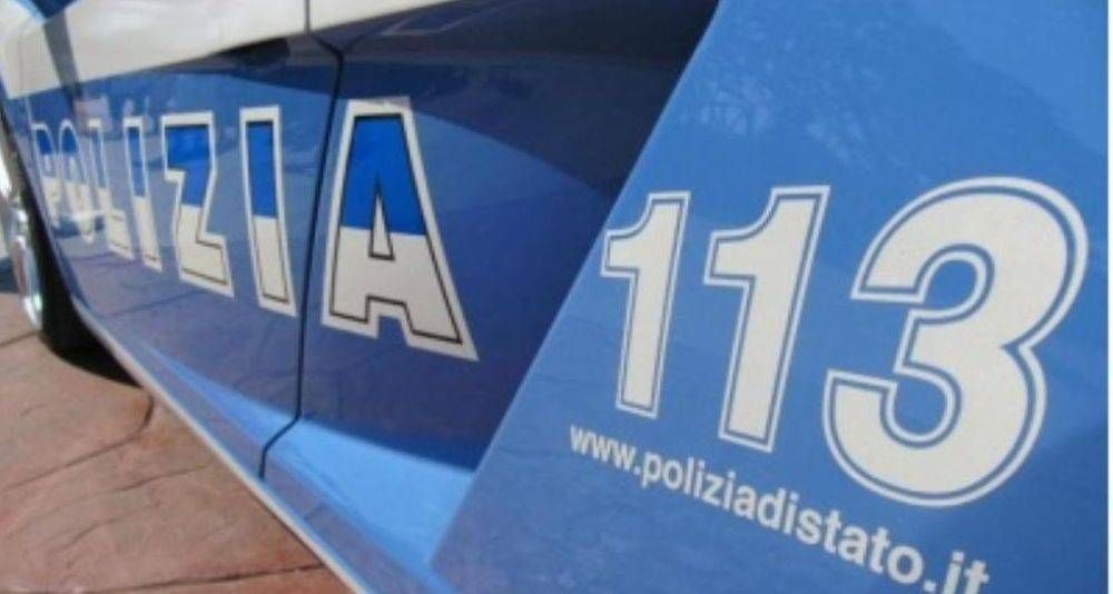 Donna accoltellata in strada a Bruzzano, è gravissima. L’ex marito è in fuga Bruzzano donna accoltellata