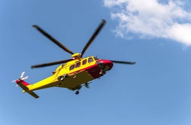 Scontro auto-moto a Turate, 22enne in condizioni gravi, trasportato in elicottero elicottero soccorso turate incidente