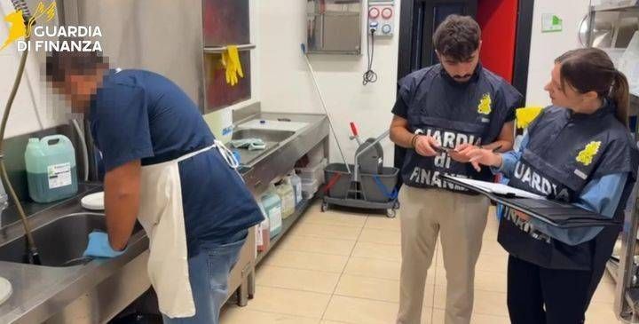 Lavoro nero a Saronno e dintorni: blitz della Guardia di Finanza con 14 interventi lavoro nero cucina saronno