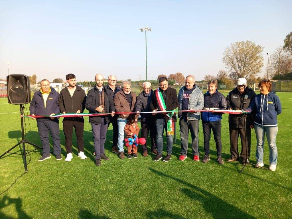 Bollate, inaugurato il nuovo campo di calcio della Polisportiva Solese – VIDEO Immagine WhatsApp 2025 11 08 ore 12.53.27 a8e78208 1024x768
