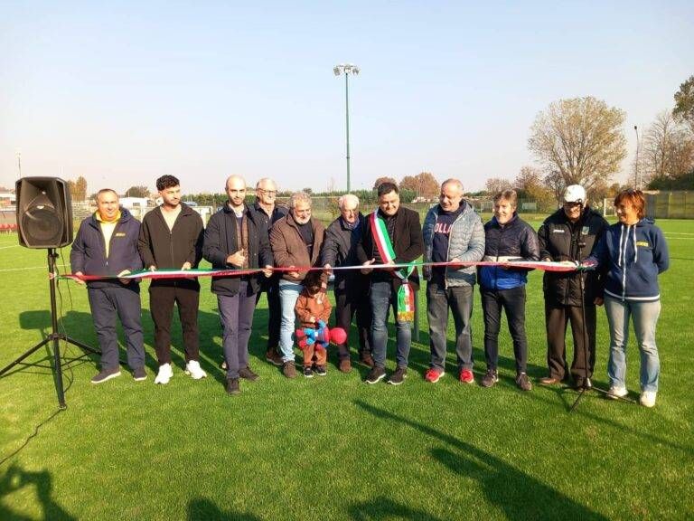 Bollate, inaugurato il nuovo campo di calcio della Polisportiva Solese – VIDEO Immagine WhatsApp 2025 11 08 ore 12.53.27 a8e78208 768x576