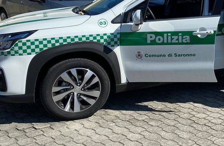 Saronno, arrestato dopo un inseguimento e lancia una bicicletta contro gli agenti, sequestrati quasi 100 grammi di hashish Polizia locale Saronno 2