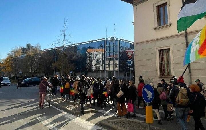 Sciopero, manifestazione e corteo in centro a Saronno, lievi disagi per il traffico saronno manifestazione corteo municipio