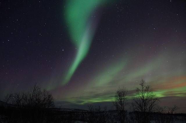 Maxi tempesta solare in arrivo: aurora boreale sul Nord Italia, spettacolo e possibili disagi autora boreale