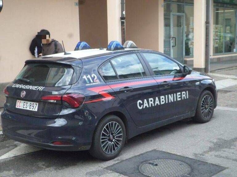 Cesano Maderno, rapina col coltello: ferisce un 19enne e un vicino, arrestato 42enne carab generica 2025 768x576