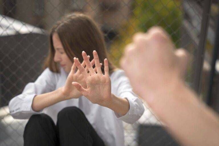 Giusy, salvata dal centro antiviolenza, riparte dall’uncinetto a Cesate centro antiviolenza uncinetto Cesate