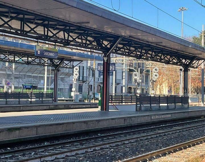 Saronno, «Mio compagno puntato nel sottopasso della stazione». La denuncia social di una cittadina Saronno stazione sciopero