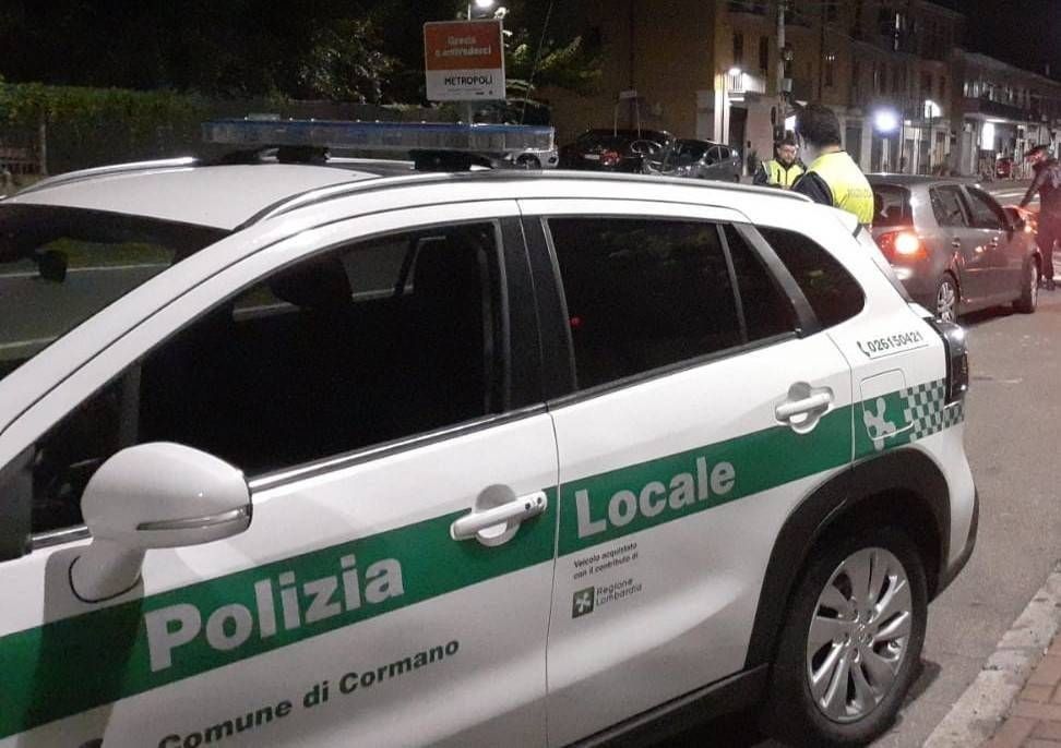 Cormano, ubriaco alla guida, alcol 6 volte oltre il limite: rischia arresto e confisca auto Cormano smart ubriaco