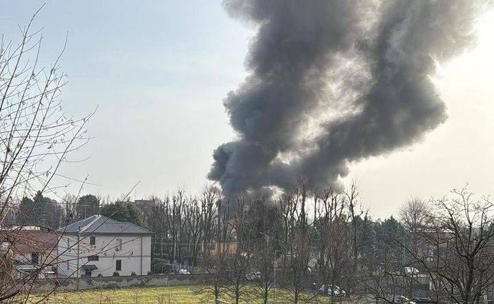 incendio caronno camper