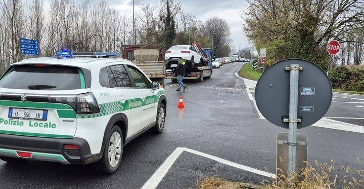 Paderno Dugnano, incidente sulla strada per la Milano-Meda incidente paderno dugnano