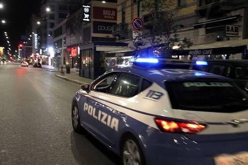 Milano, 4 ragazze, di cui 3 minorenni, aggrediscono coetaneo derubato e i poliziotti intervenuti Polizia notte Milano
