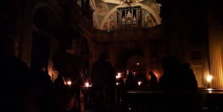 Celebrazione al buio nel Santuario di Saronno per la suggestiva Messa Rorate Santuario Saronno Buio