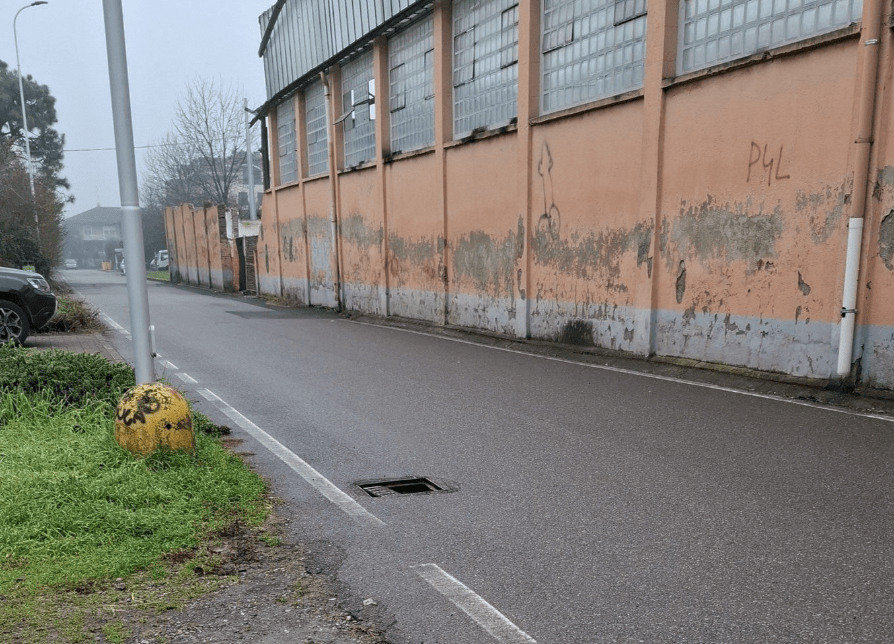 Caronno, spariscono altri chiusini dei tombini Screenshot 2025 12 22 164306