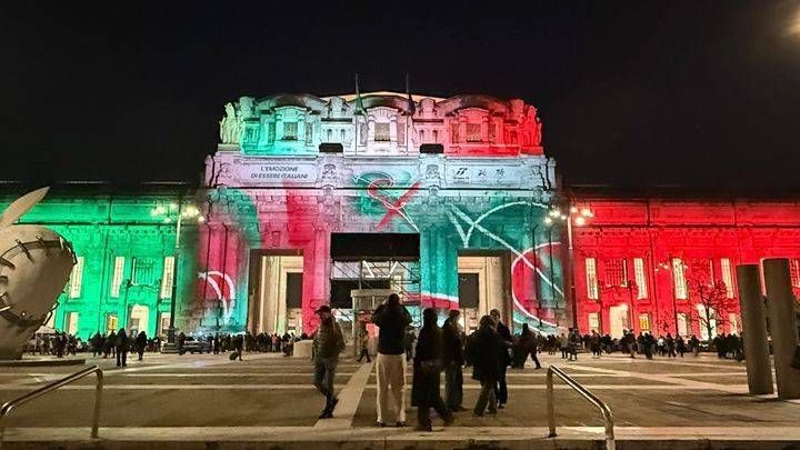 Olimpiadi, a Milano conto alla rovescia in Stazione Centrale con spettacoli di luce Olimpiadi giochi di luce stazione centrale