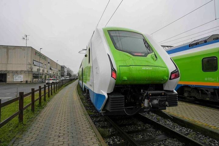 Trenord, da ieri in servizio anche il 214esimo nuovo treno acquistato negli ultimi 5 anni: ecco come sono treno nuovo servizio trenord