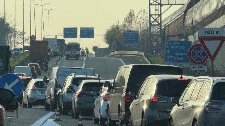Milano-Meda in tilt: lunghe code verso Milano per lavori tra Paderno e Cormano code milano-meda