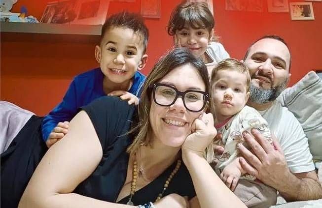 Nuova vita a Medjugorje, famiglia di Bollate e Caronno torna per presentare il suo libro Alessandro Bedeschi e la sua famiglia nella copertina del libro