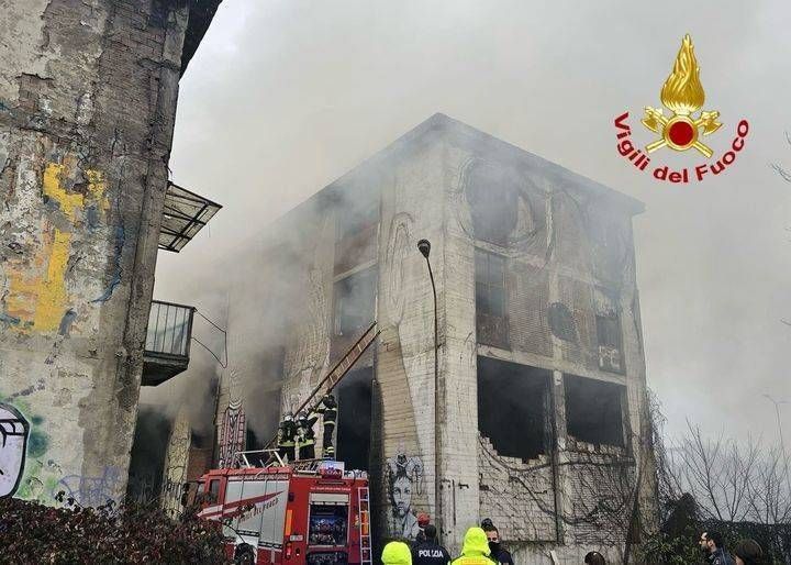 incendio fabbrica abbandonata cormano 4 intossicati