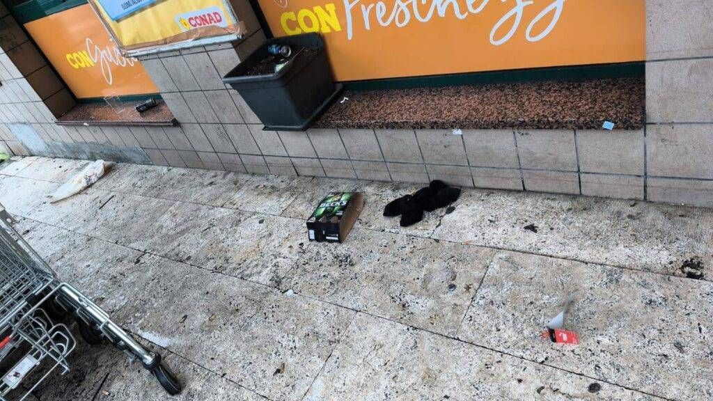 Caronno, ubriaco dà in escandescenze al Conad: “Non ne possiamo più” Esterni Conad 1 1024x576