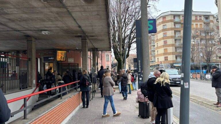 Caos alla stazione di Saronno per un guasto a Milano Bovisa WhatsApp Image 2026 01 29 at 12.07.07 768x432