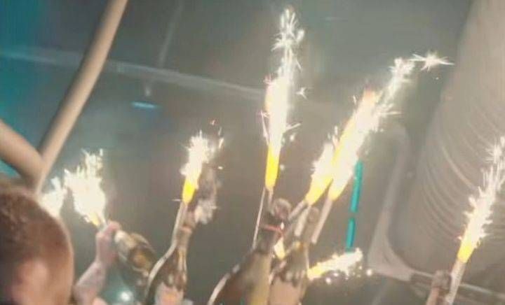 Lacerenza in discoteca a Lainate con candele scintillanti: è polemica lacerenza lainate