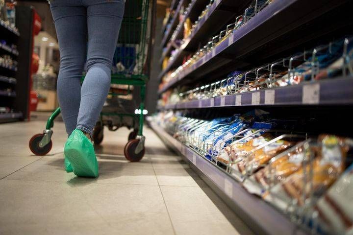Supermercati chiusi la domenica: proposta di Coop per tornare a prima del 2012 supermercati spesa domenica carrello