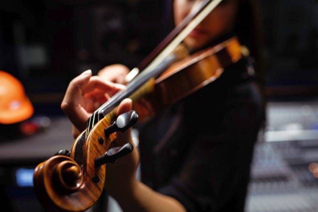 Eventi week-end: da “Olympic Fringe Festival” a Saronno a “Il violino di Auschwitz” a Cislago violinista 1024x683