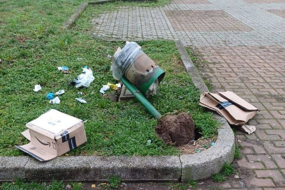 Stazione di Cesate, vandali scatenati e degrado continuo – VIDEO Cesate stazione degrado