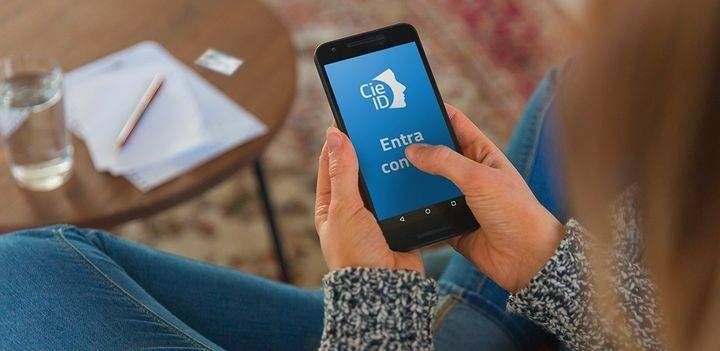 Spid a pagamento, l’alternativa gratuita c’è, è la Carta d’identità elettronica, ecco come fare Cie Spid