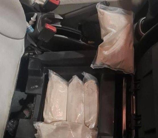 Cinque kg di eroina sotto il sedile due arresti al confine con la Svizzera eroina dogana svizzera