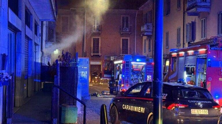 Paderno, incendio in centro: brucia auto in un garage IMG 1273 scaled 1 768x432